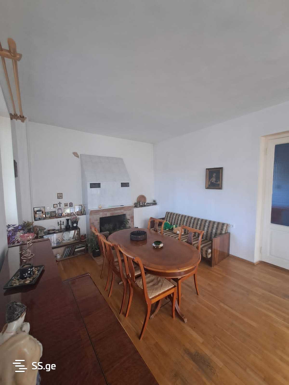 8 Room Private House For Sale view 2