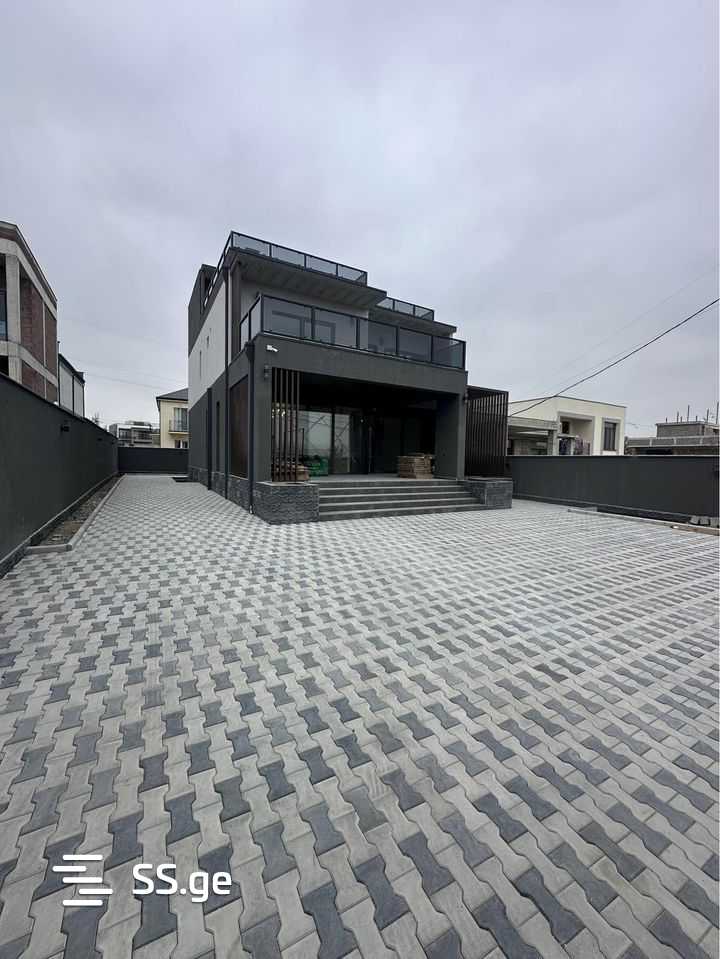 8 Room Private House For Sale view 6