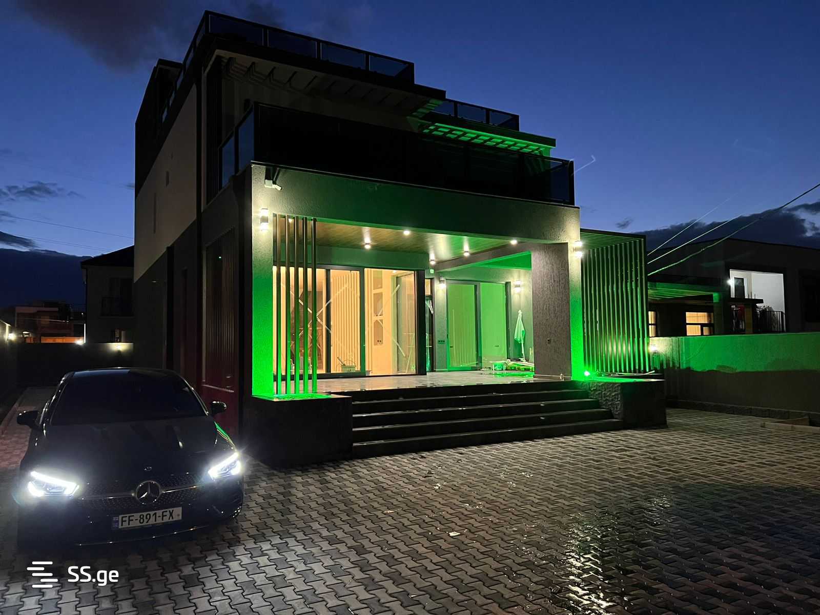 8 Room Private House For Sale view 1