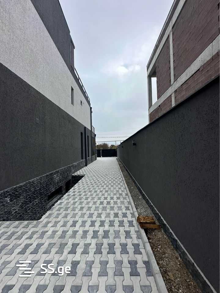 8 Room Private House For Sale view 7