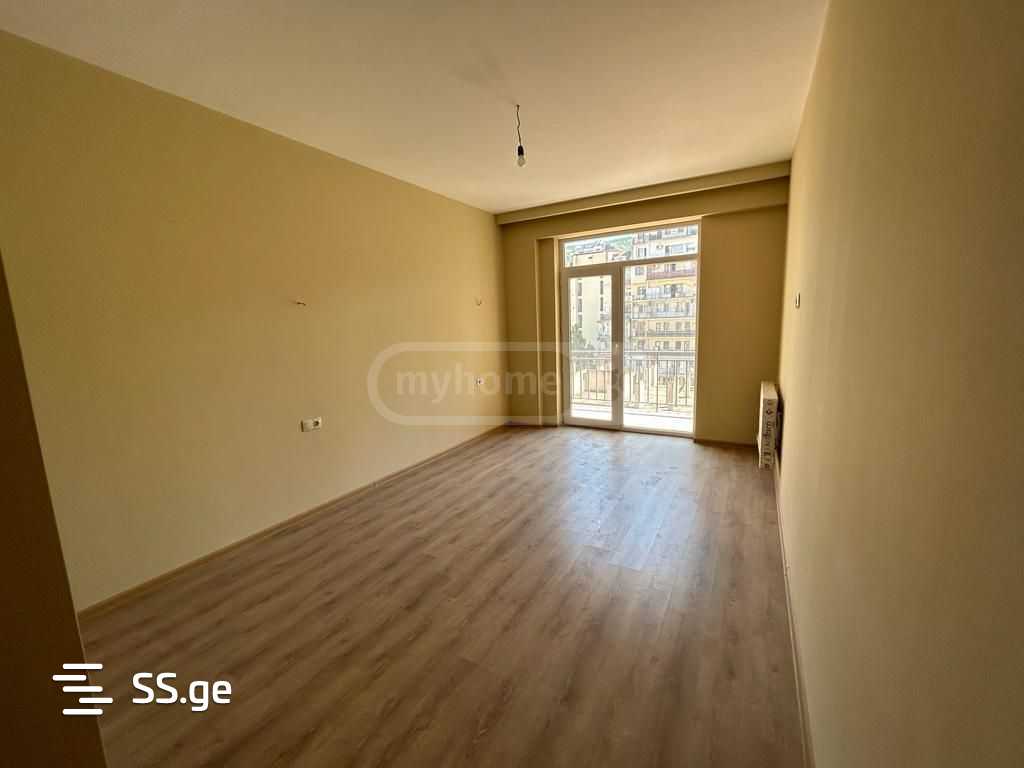 5 Room Flat For Sale view 4