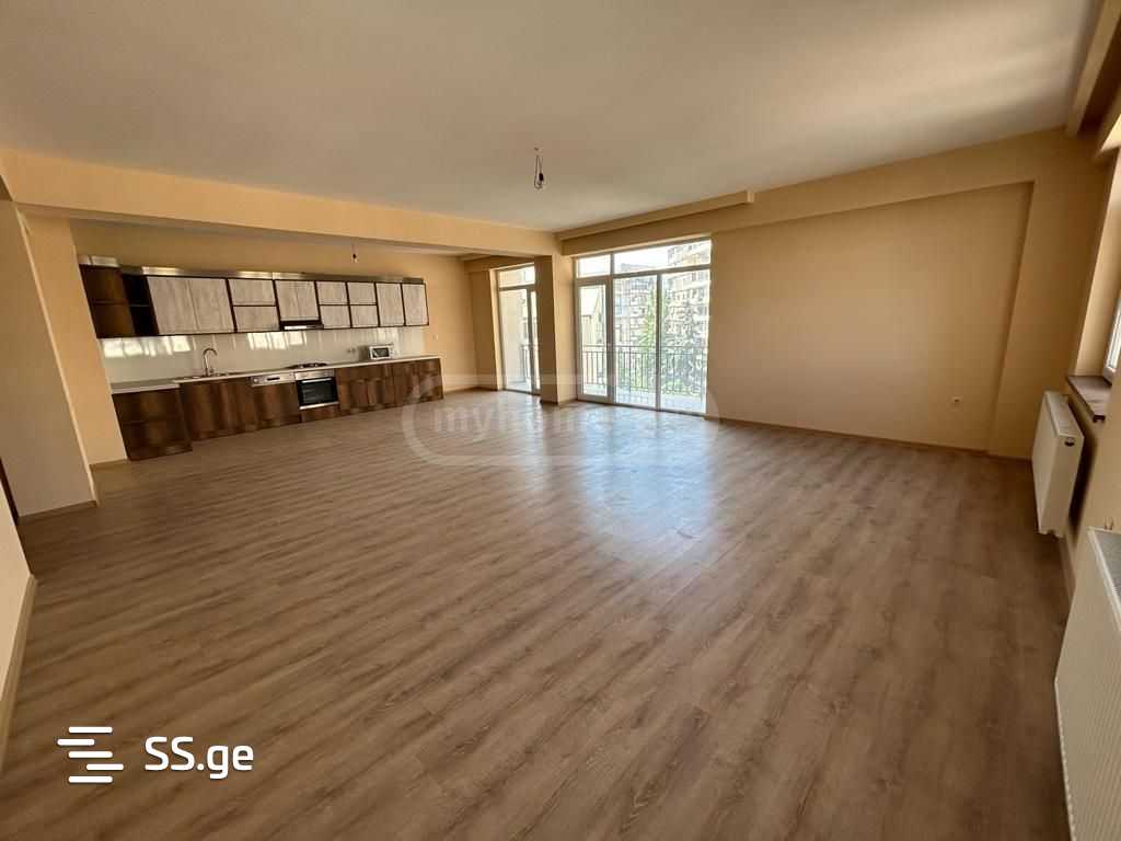 5 Room Flat For Sale view 3