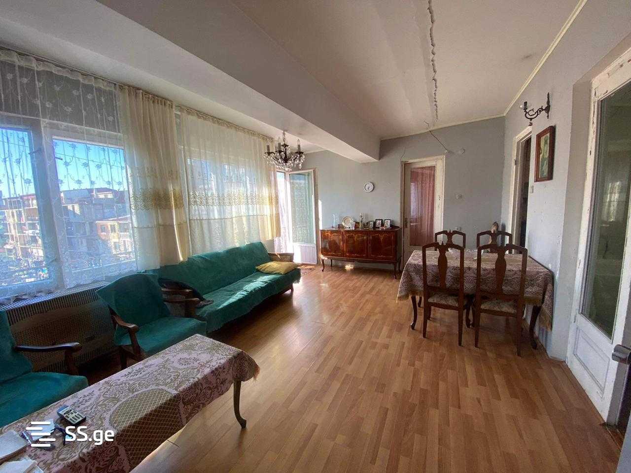Продажа 4-комната Квартира view 1