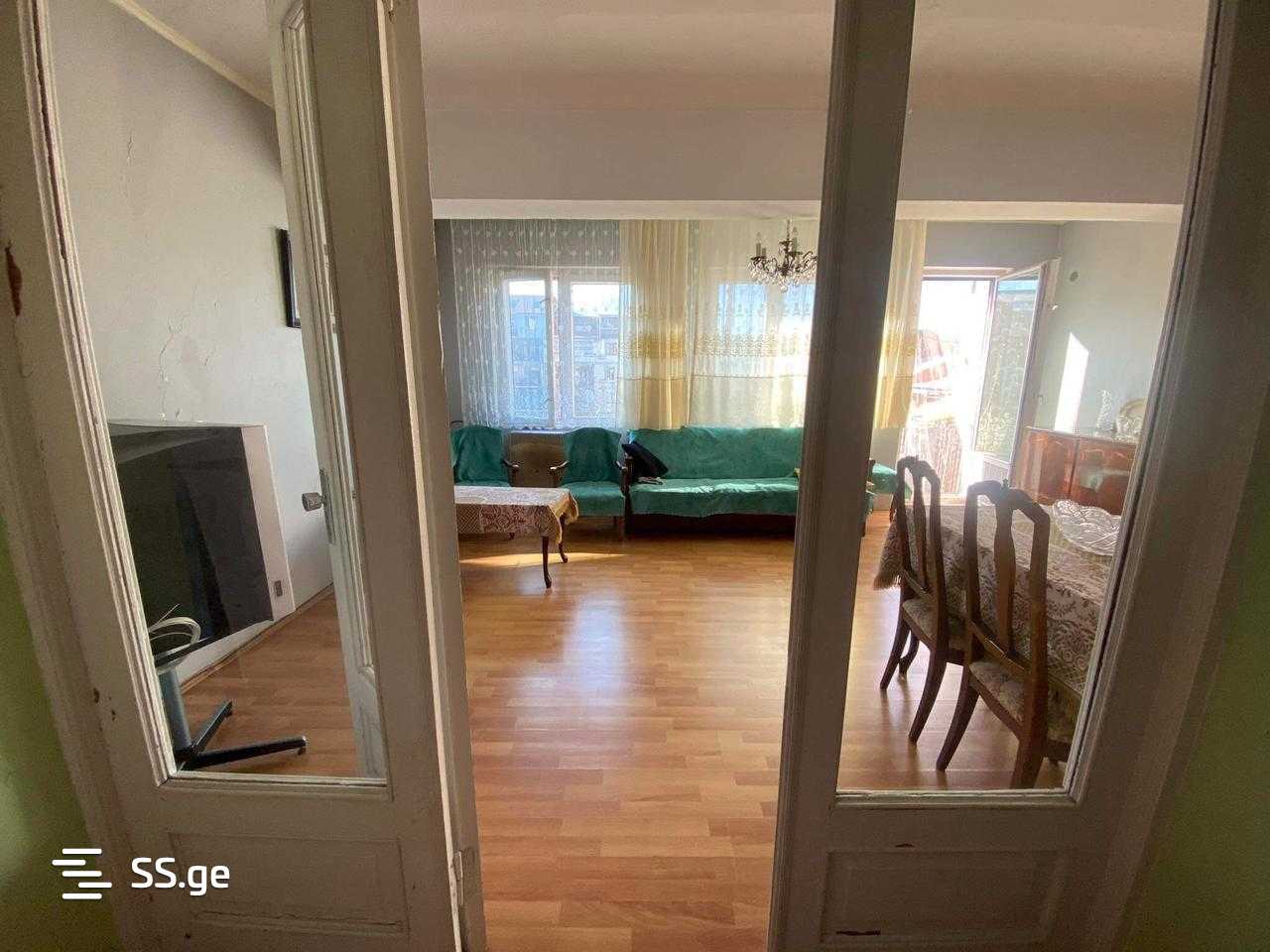 Продажа 4-комната Квартира view 3