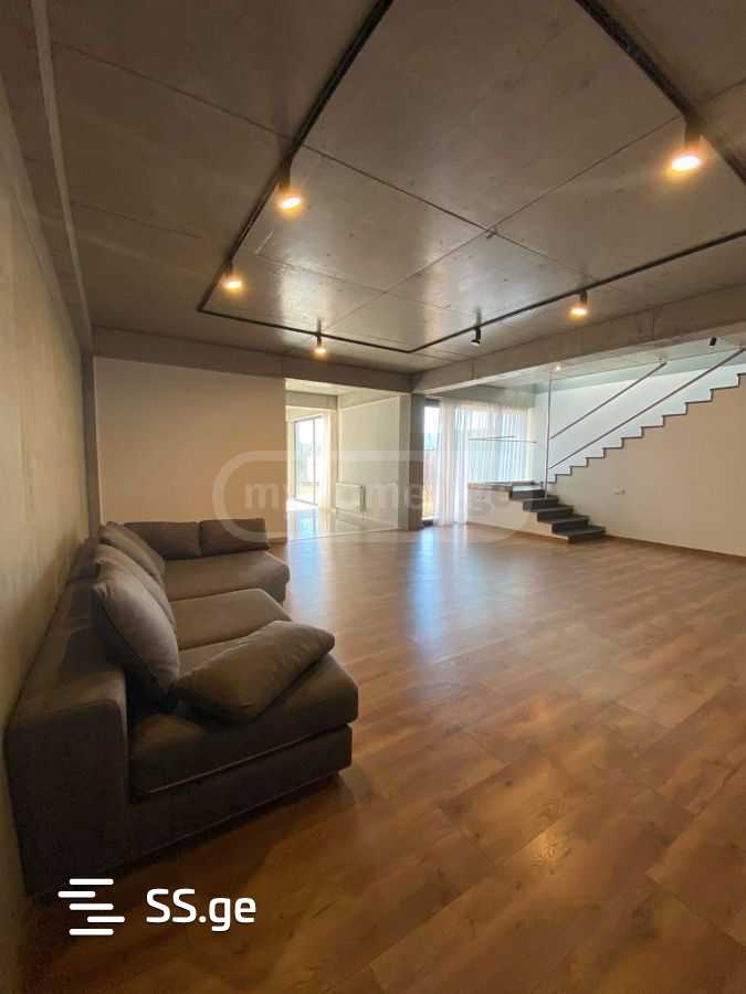 7 Room Private House For Sale view 4