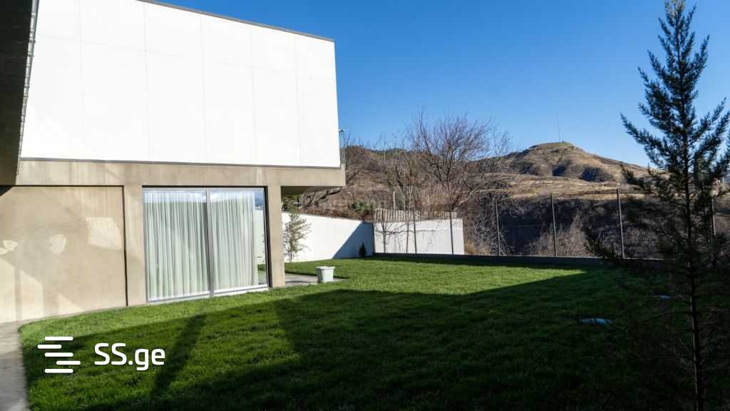 7 Room Private House For Sale view 3