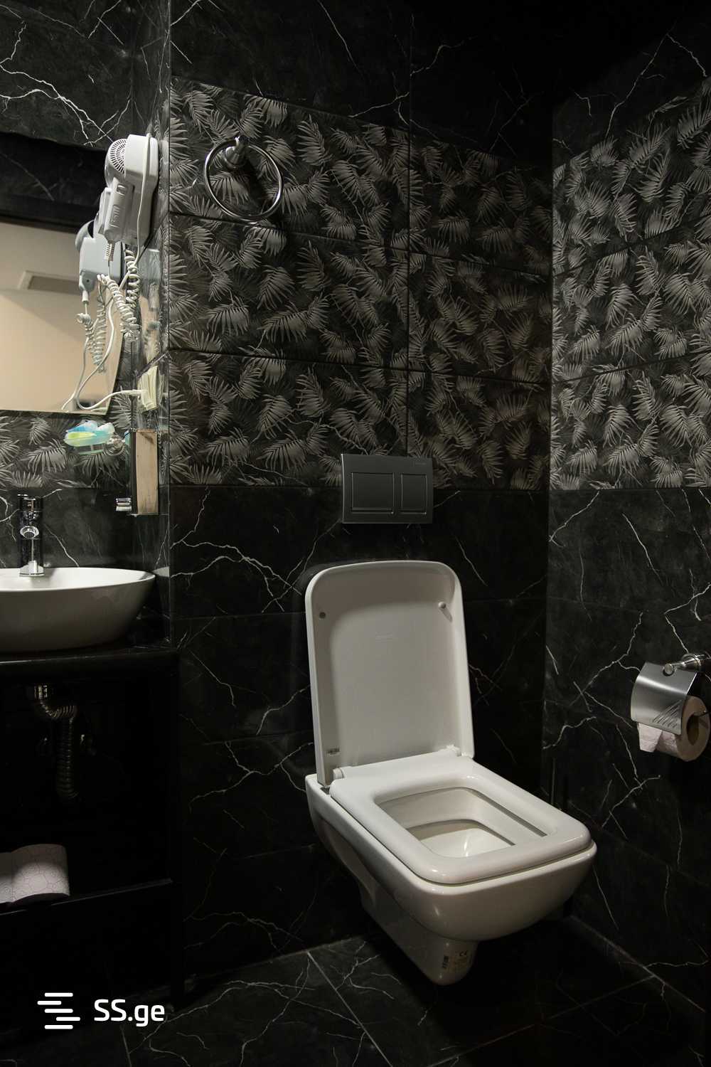 15 Room Hotel For Sale view 4