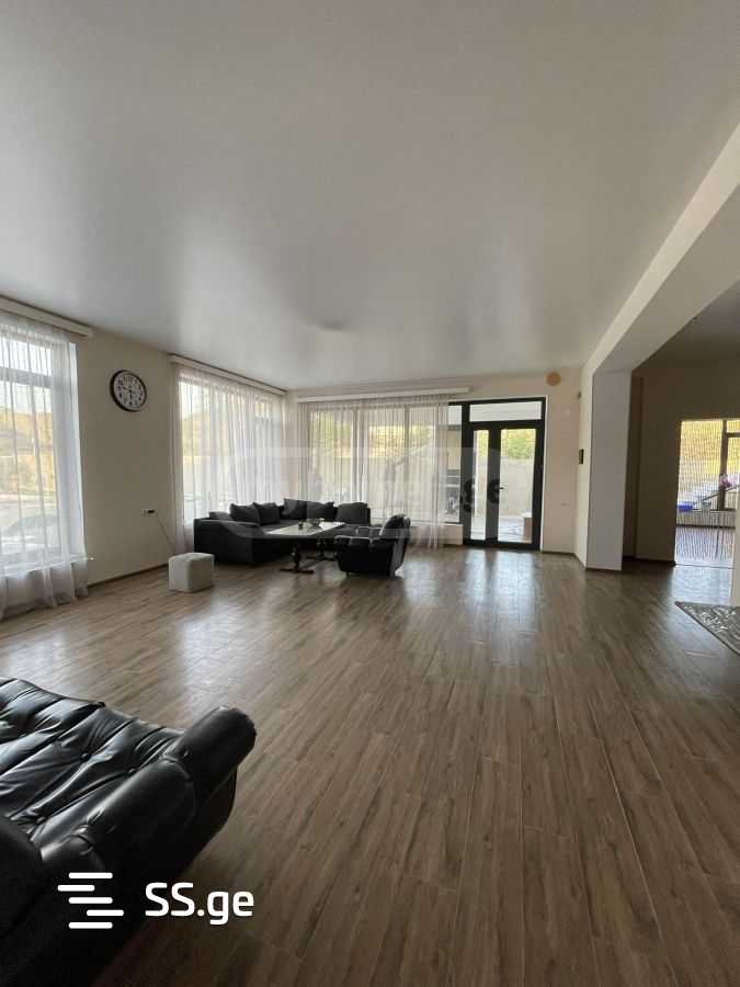 6 Room Private House For Sale view 4
