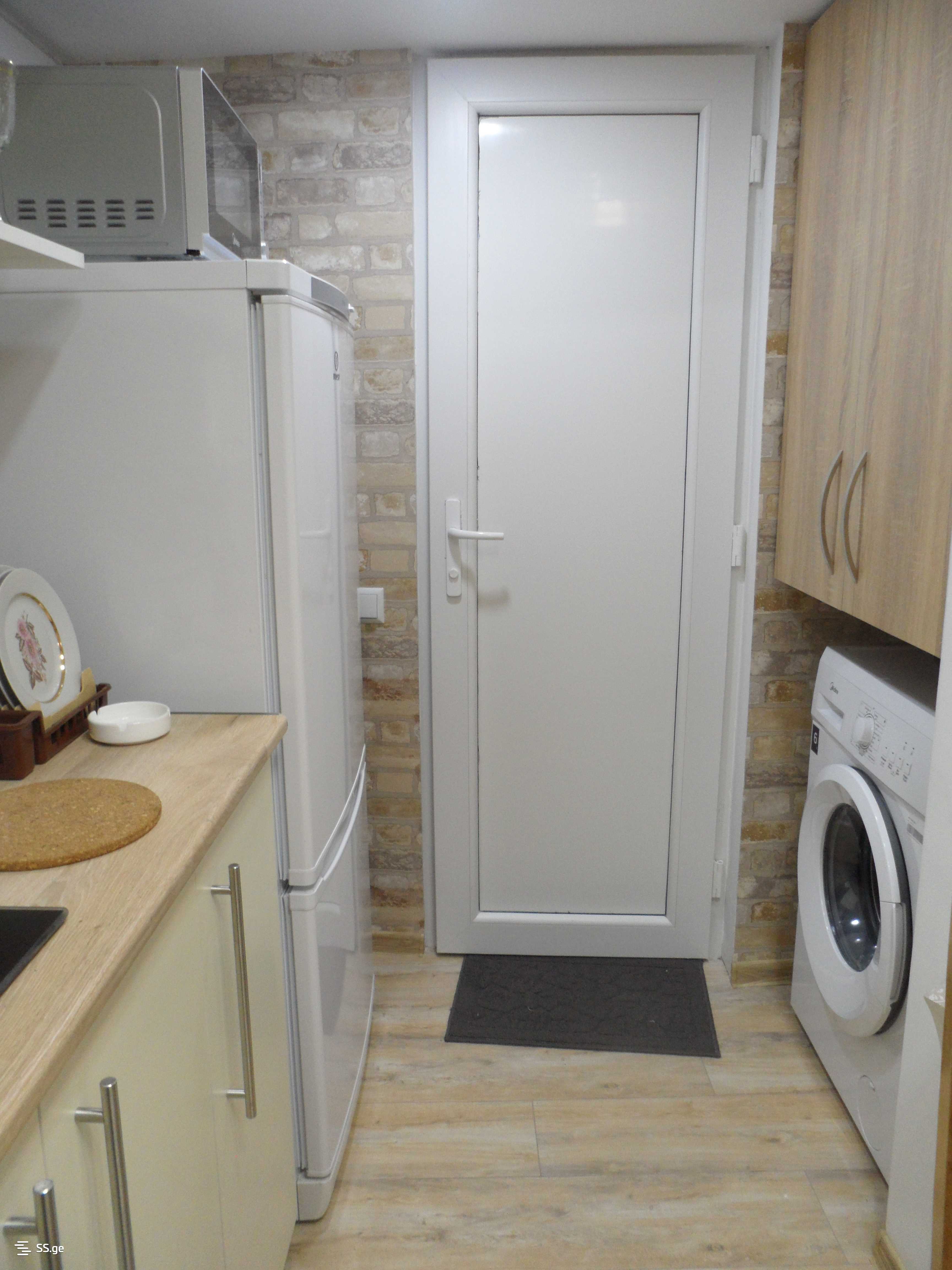 3 room Flat Daily rent. Sololaki - Fler