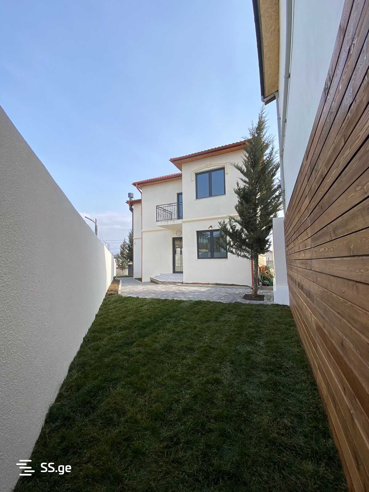 8 Room Private House For Sale view 10