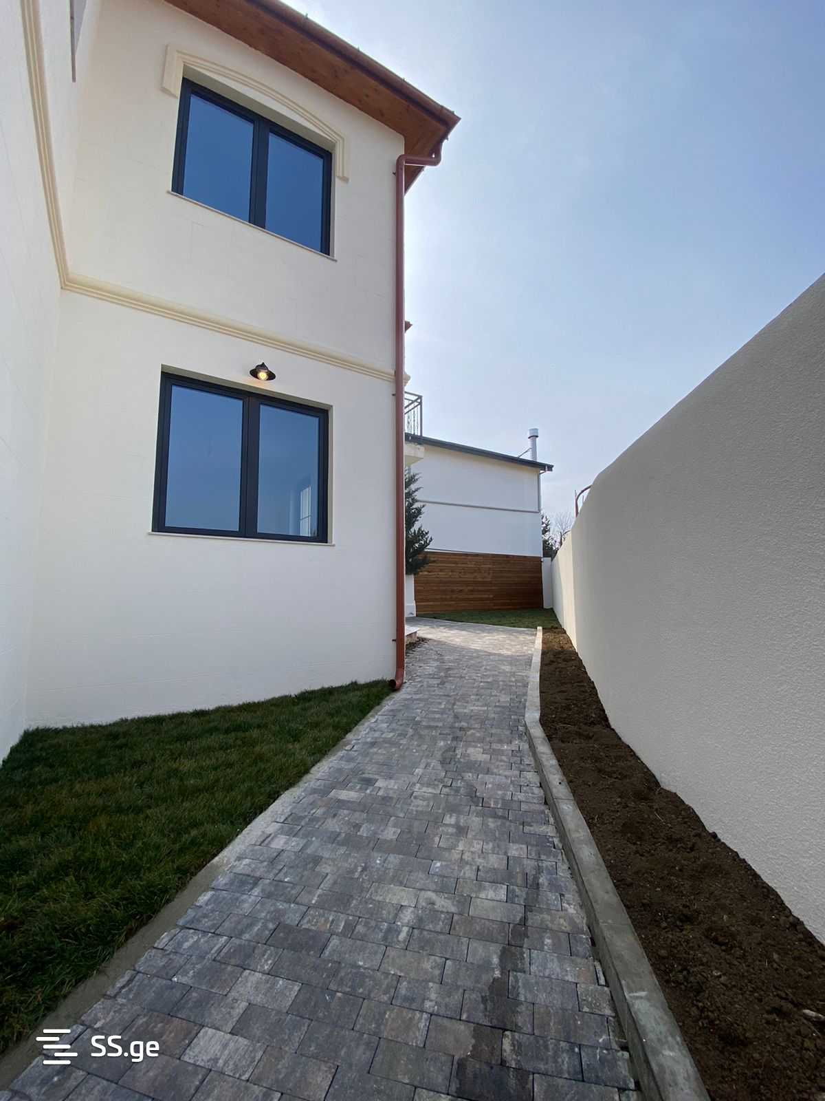 8 Room Private House For Sale view 9
