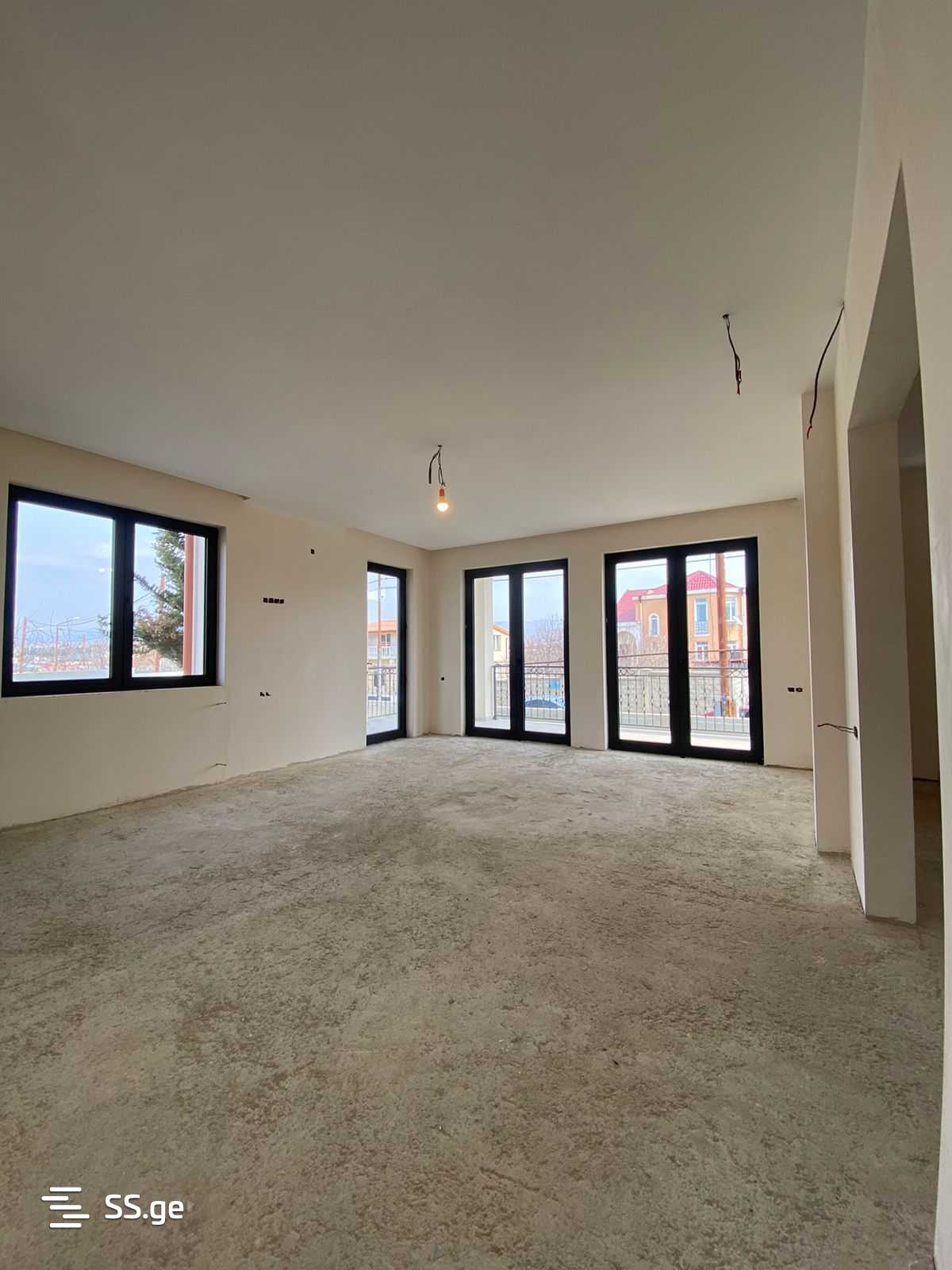 8 Room Private House For Sale view 12