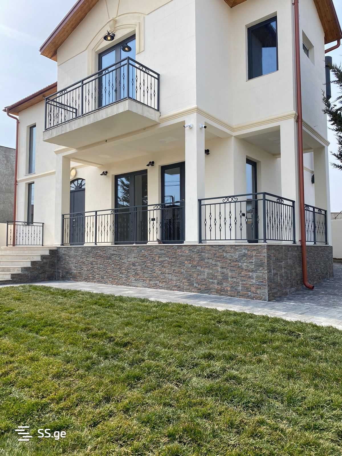 8 Room Private House For Sale view 5