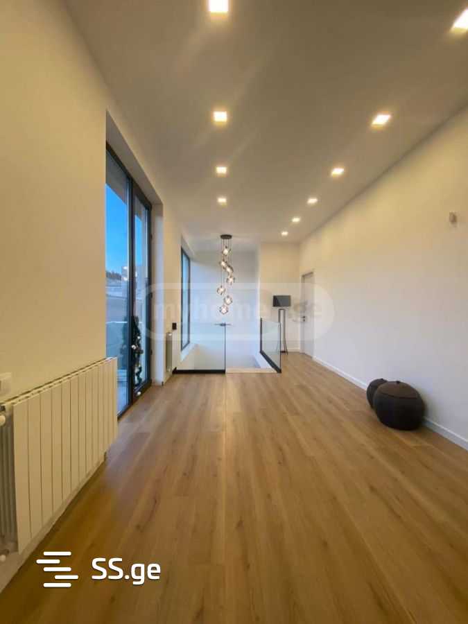 7 Room Private House For Sale view 2
