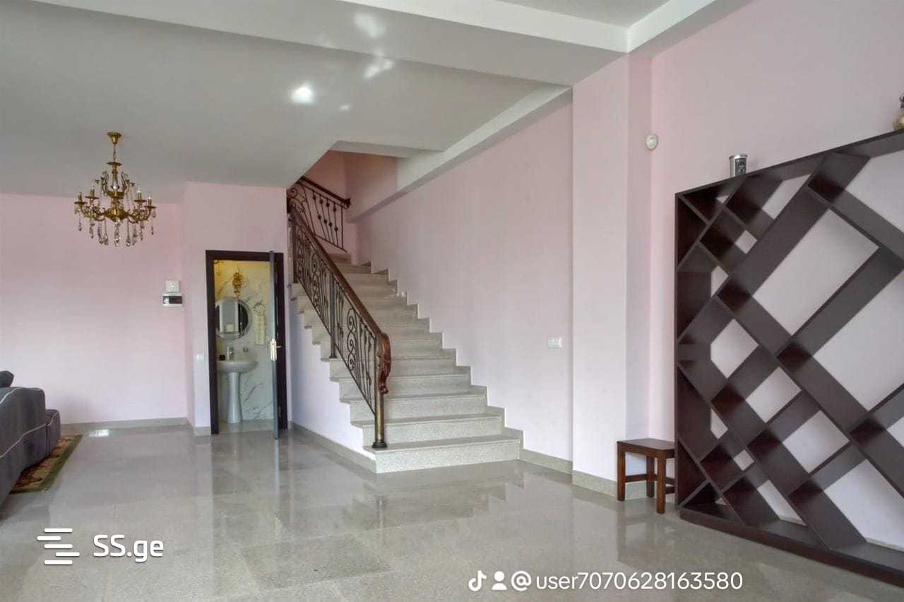 5 Room Private House For Sale view 3
