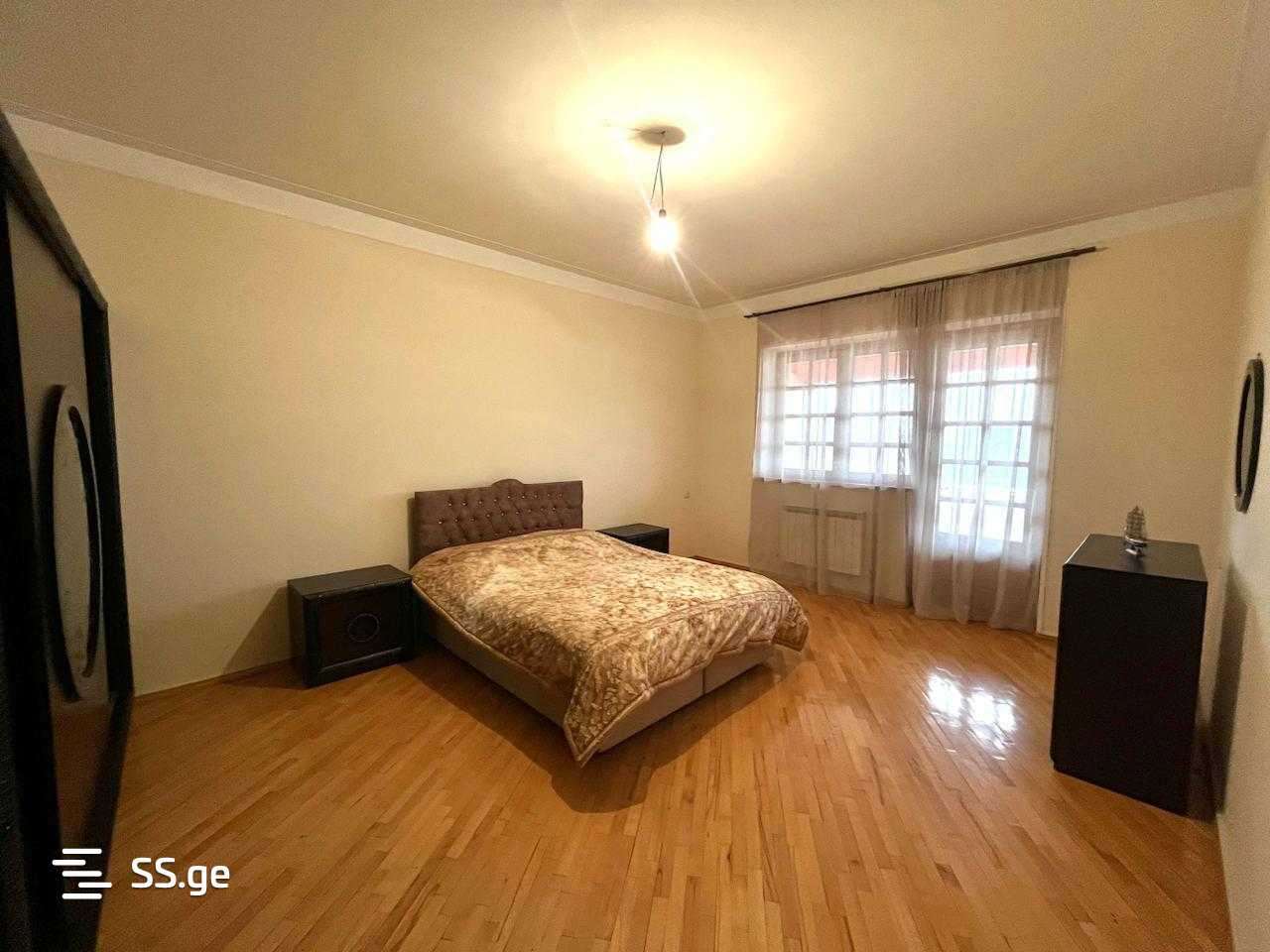 8 Room Private House For Sale view 7