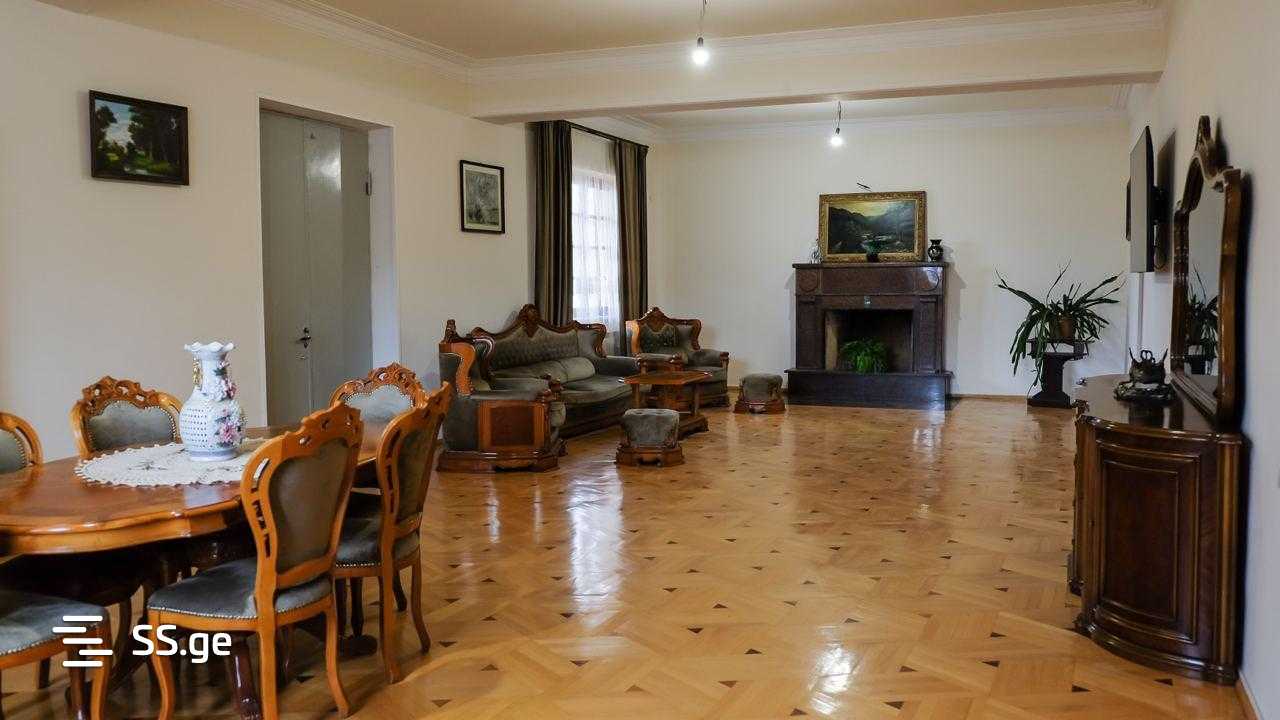 8 Room Private House For Sale view 1
