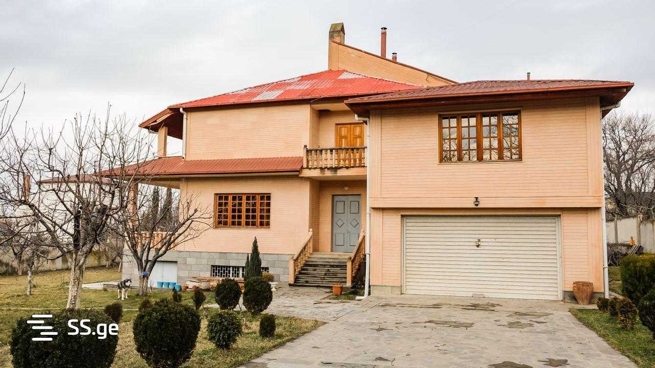 8 Room Private House For Sale view 2