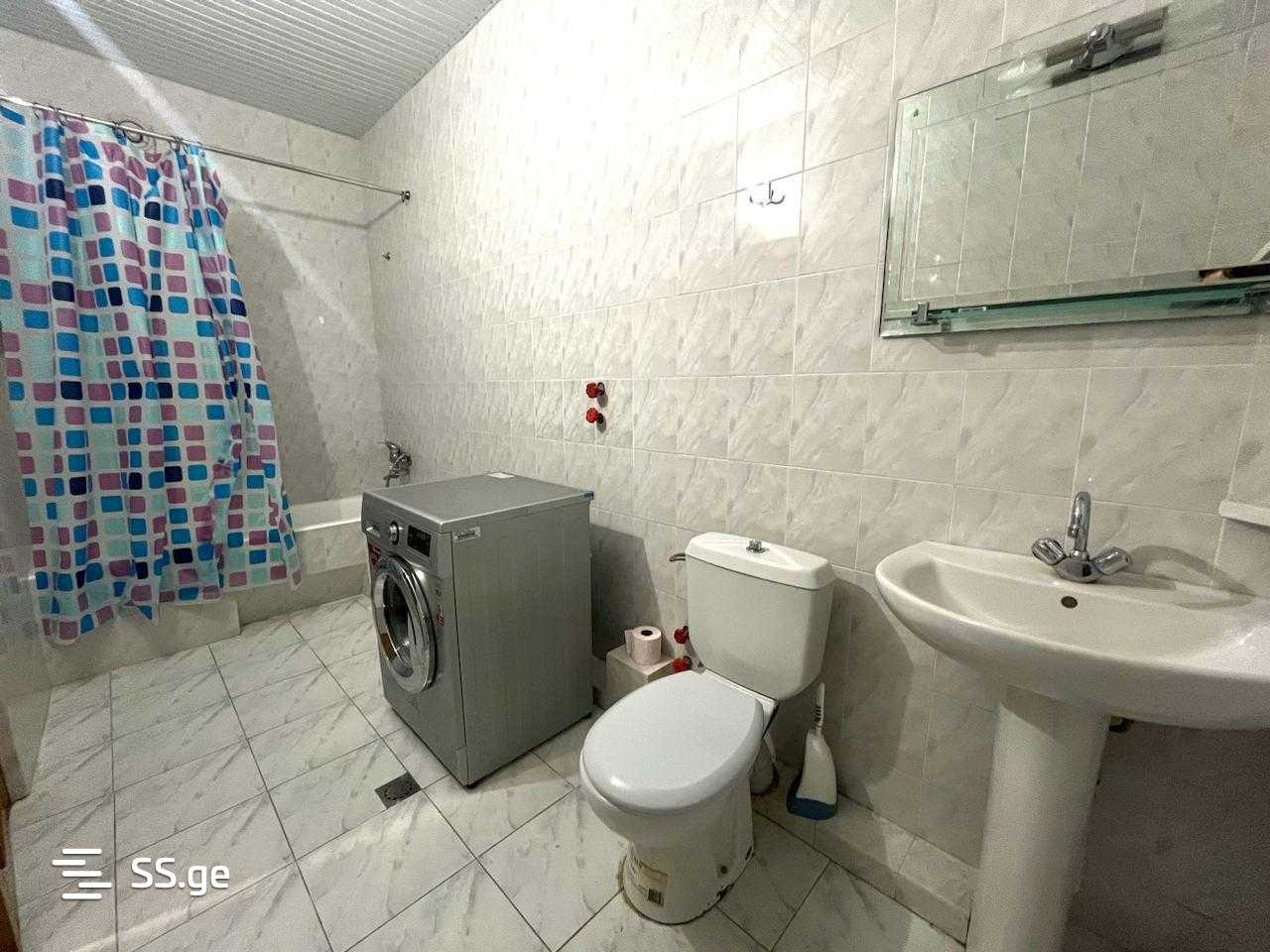 8 Room Private House For Sale view 5