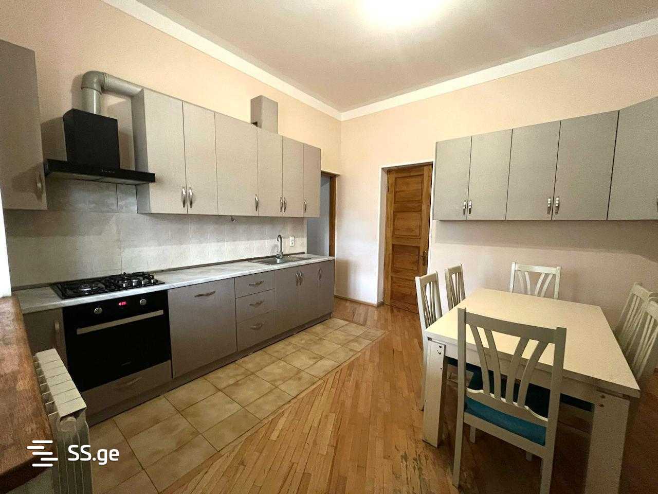 8 Room Private House For Sale view 4