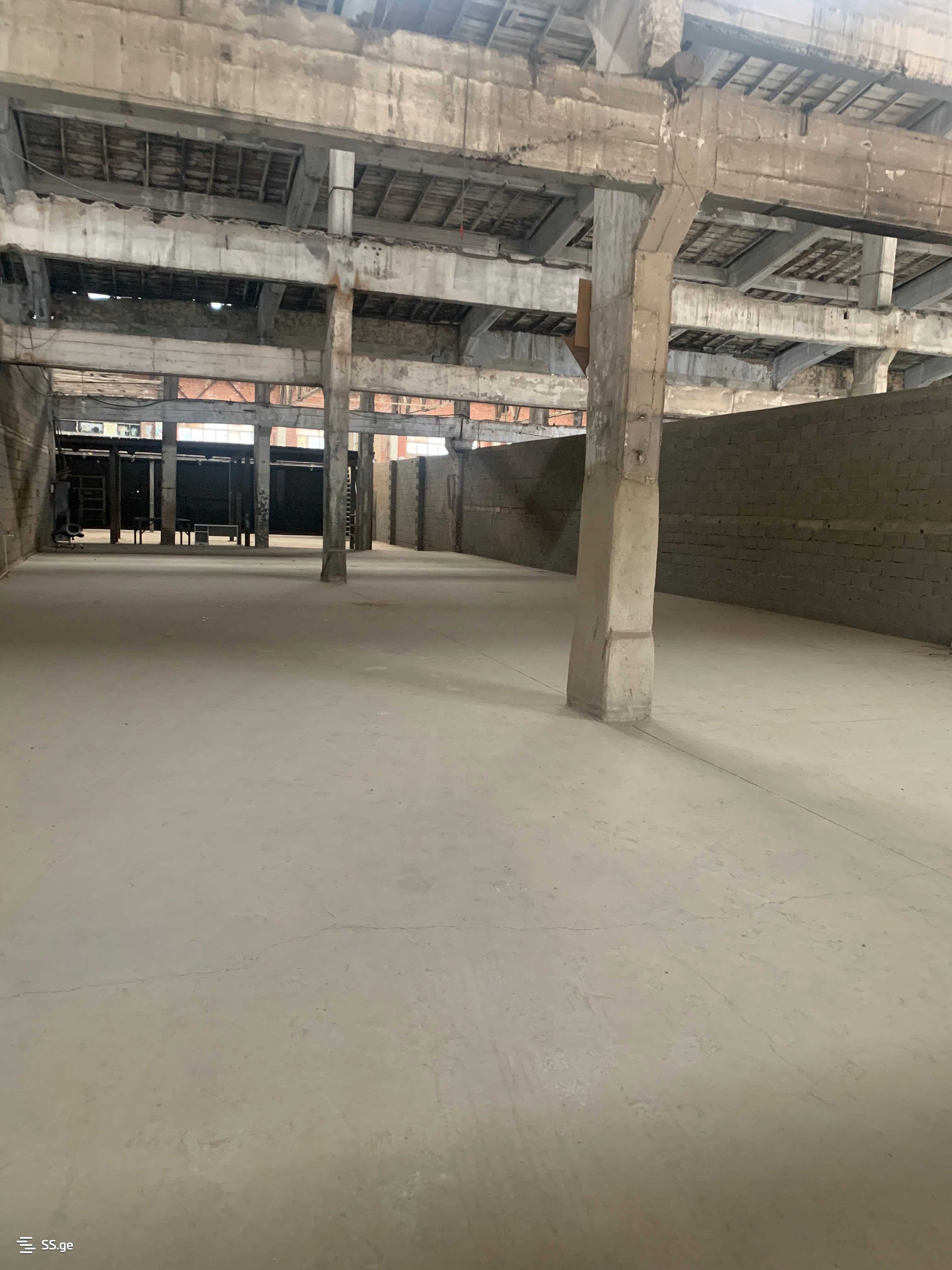 Store-Industrial Property For Rent. Sanzona view 2