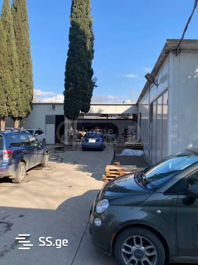 Store-Industrial Property For Rent. Digomi view 1