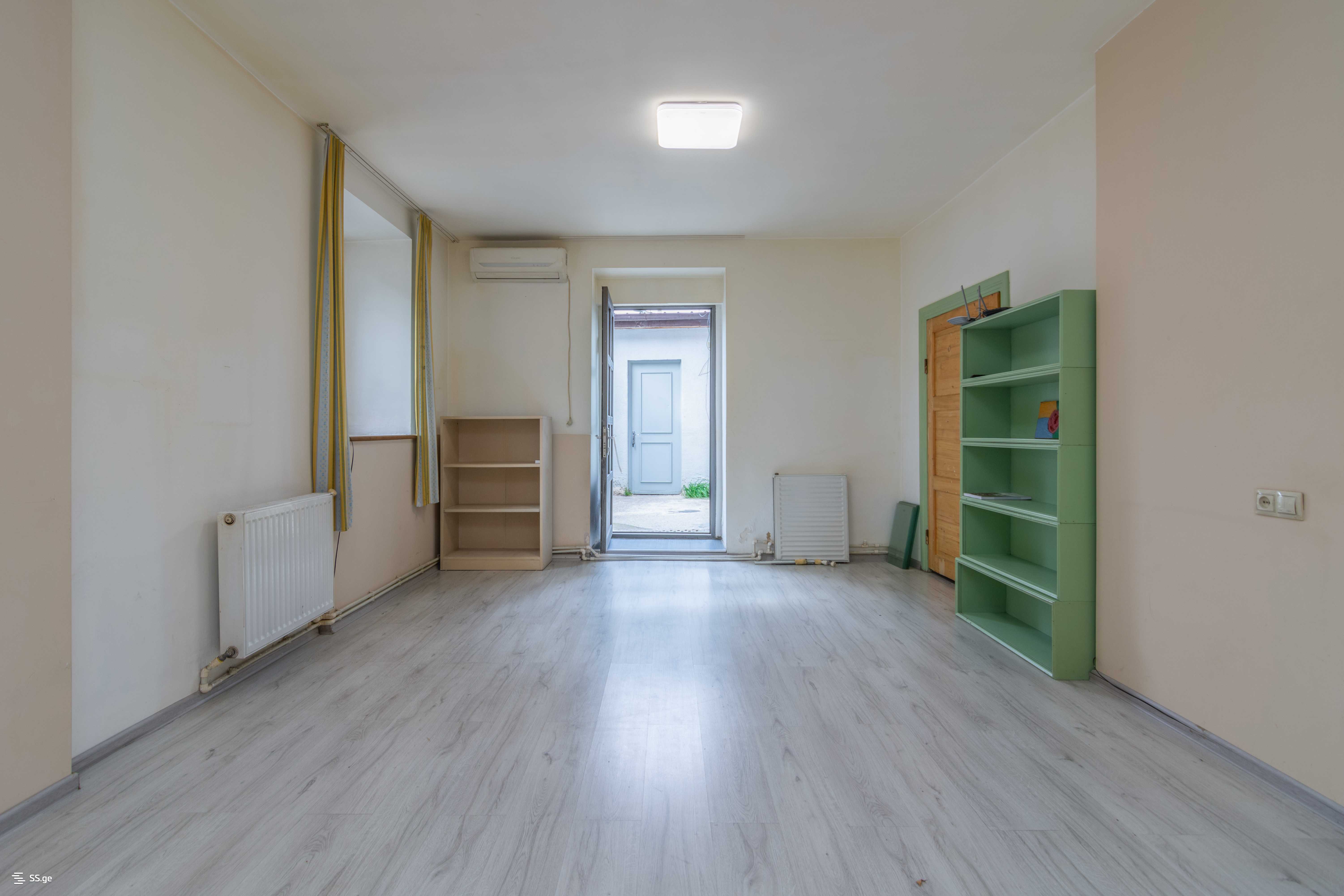 4 Room Private House For Sale view 2
