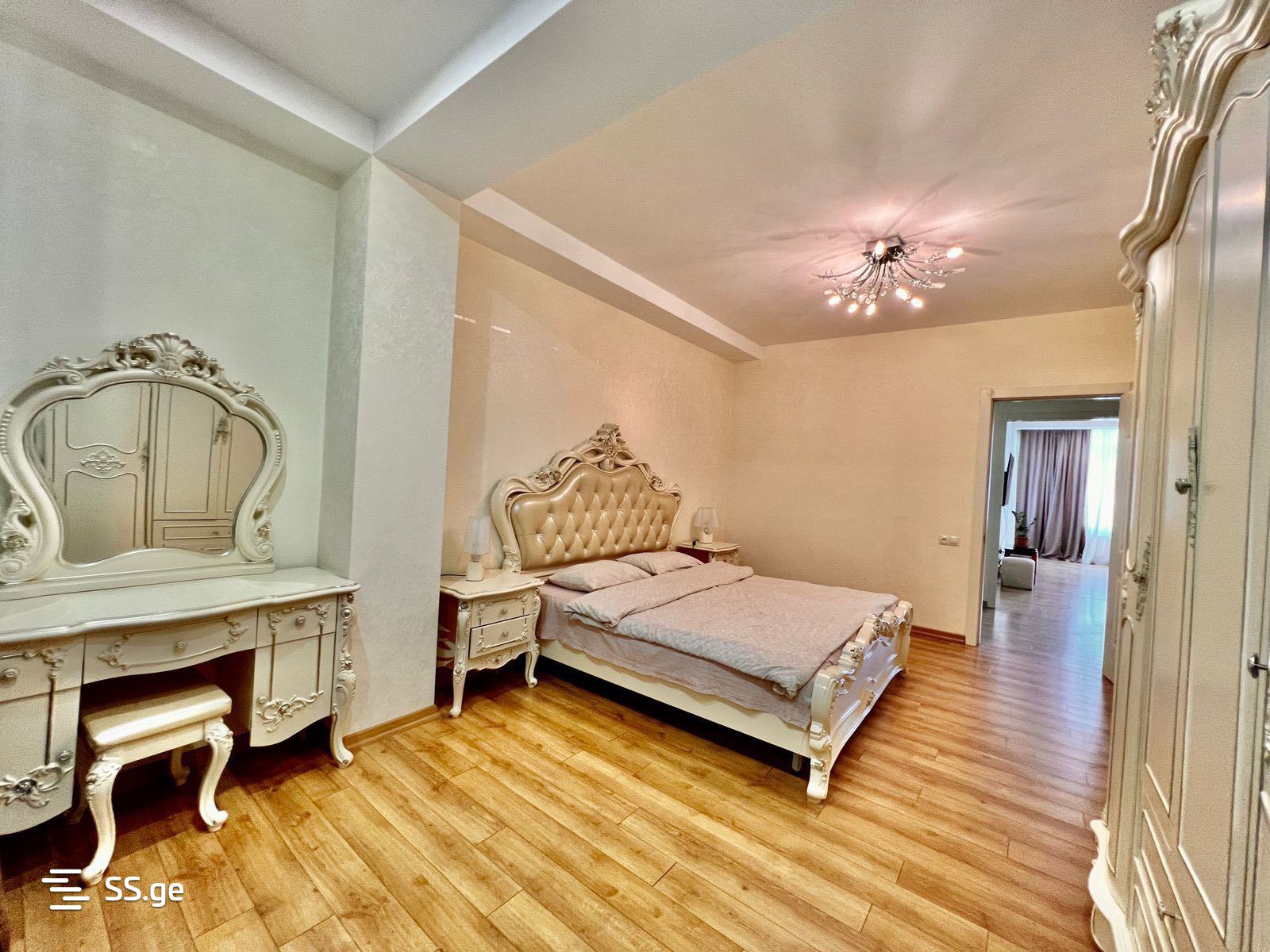 4 Room Flat Daily Rent. Vake, 2 of 4