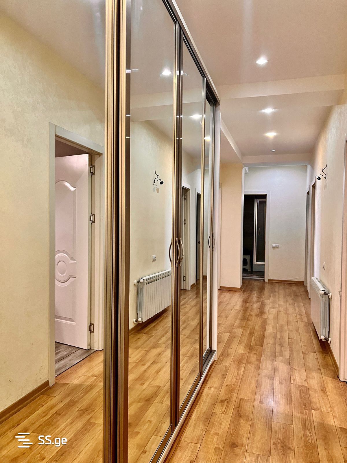 4 Room Flat Daily Rent. Vake, 1 of 4