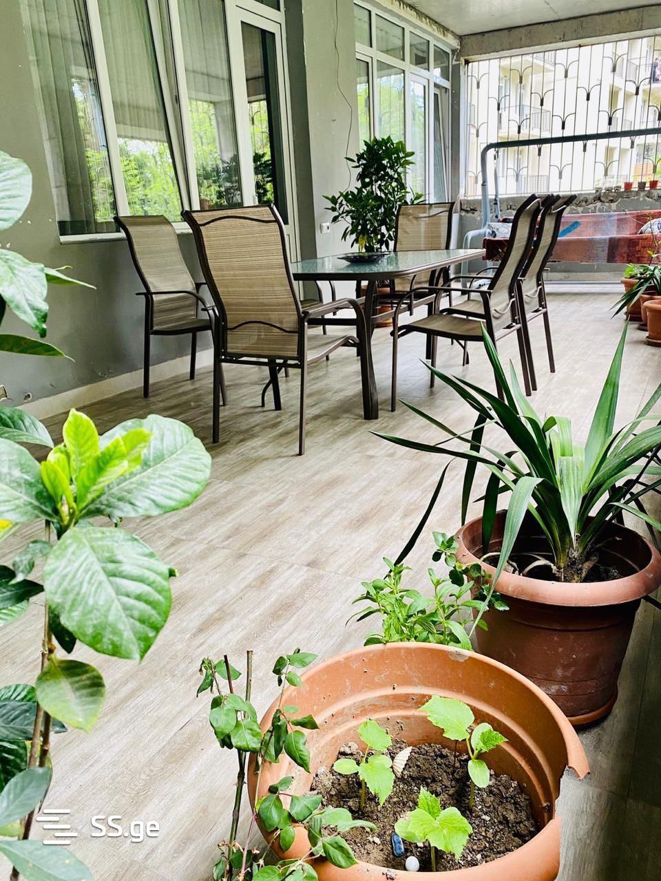 4 Room Flat Daily Rent. Vake view 9