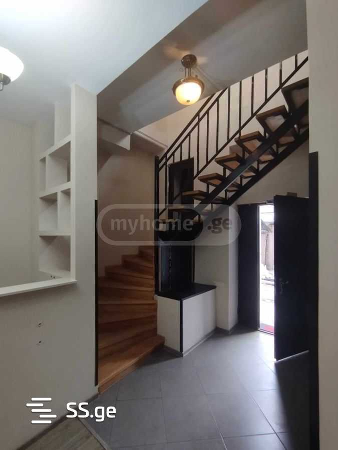 10 Room Private House For Rent. Chugureti view 1