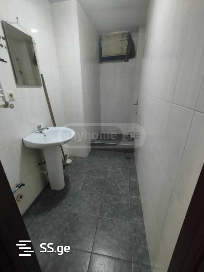 10 Room Private House For Rent. Chugureti view 5