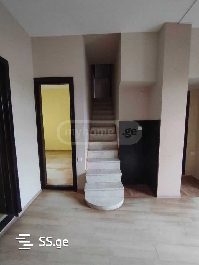 10 Room Private House For Rent. Chugureti view 3