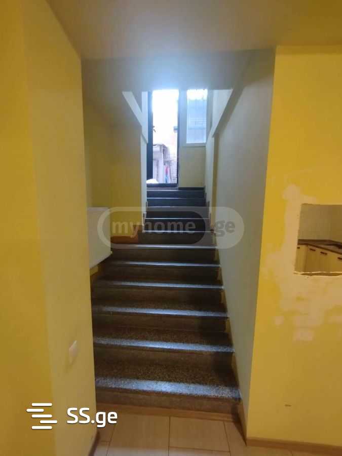 10 Room Private House For Rent. Chugureti view 4