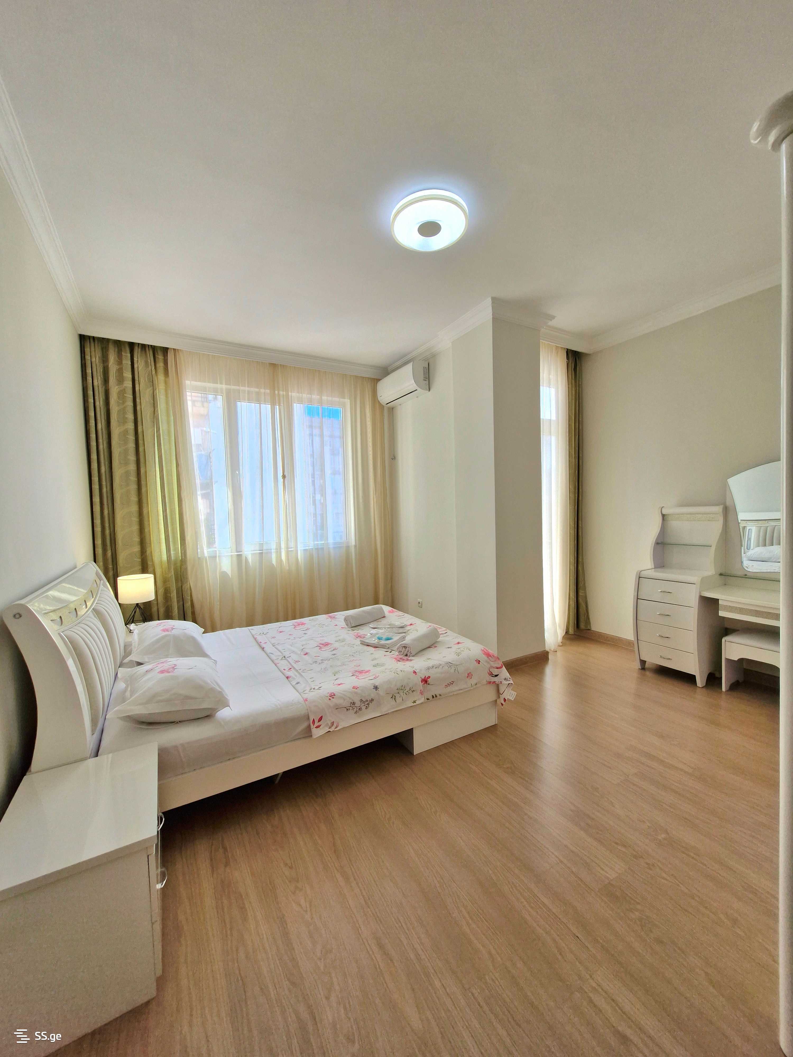4 Room Flat Daily Rent. Batumi view 6