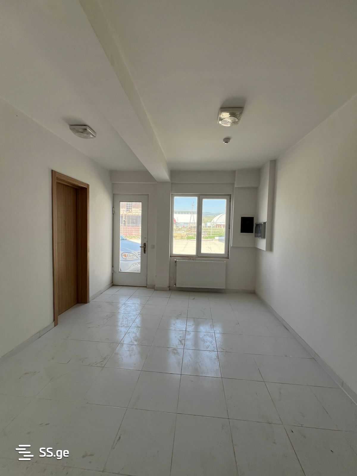 Store-Industrial Property For Rent. Airport view 8
