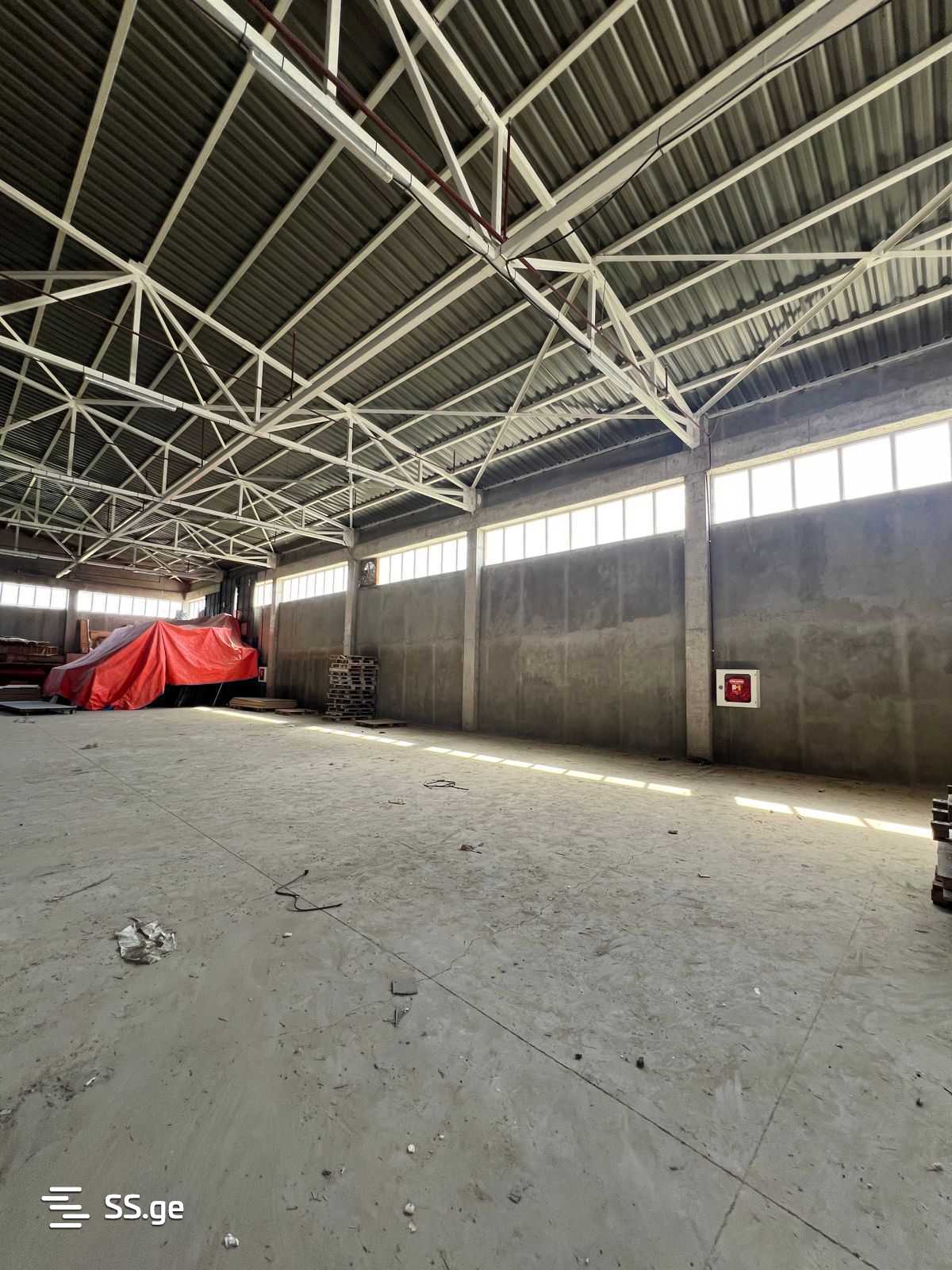 Store-Industrial Property For Rent. Airport view 3