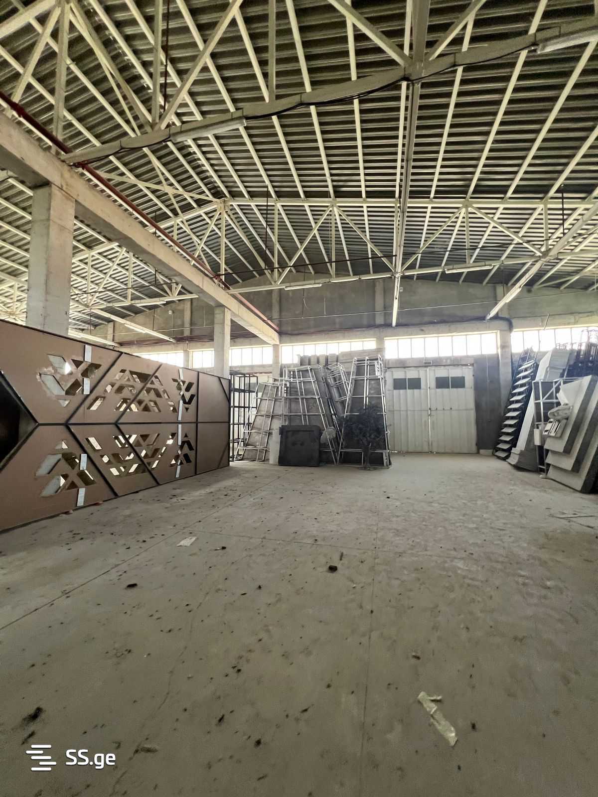 Store-Industrial Property For Rent. Airport view 2