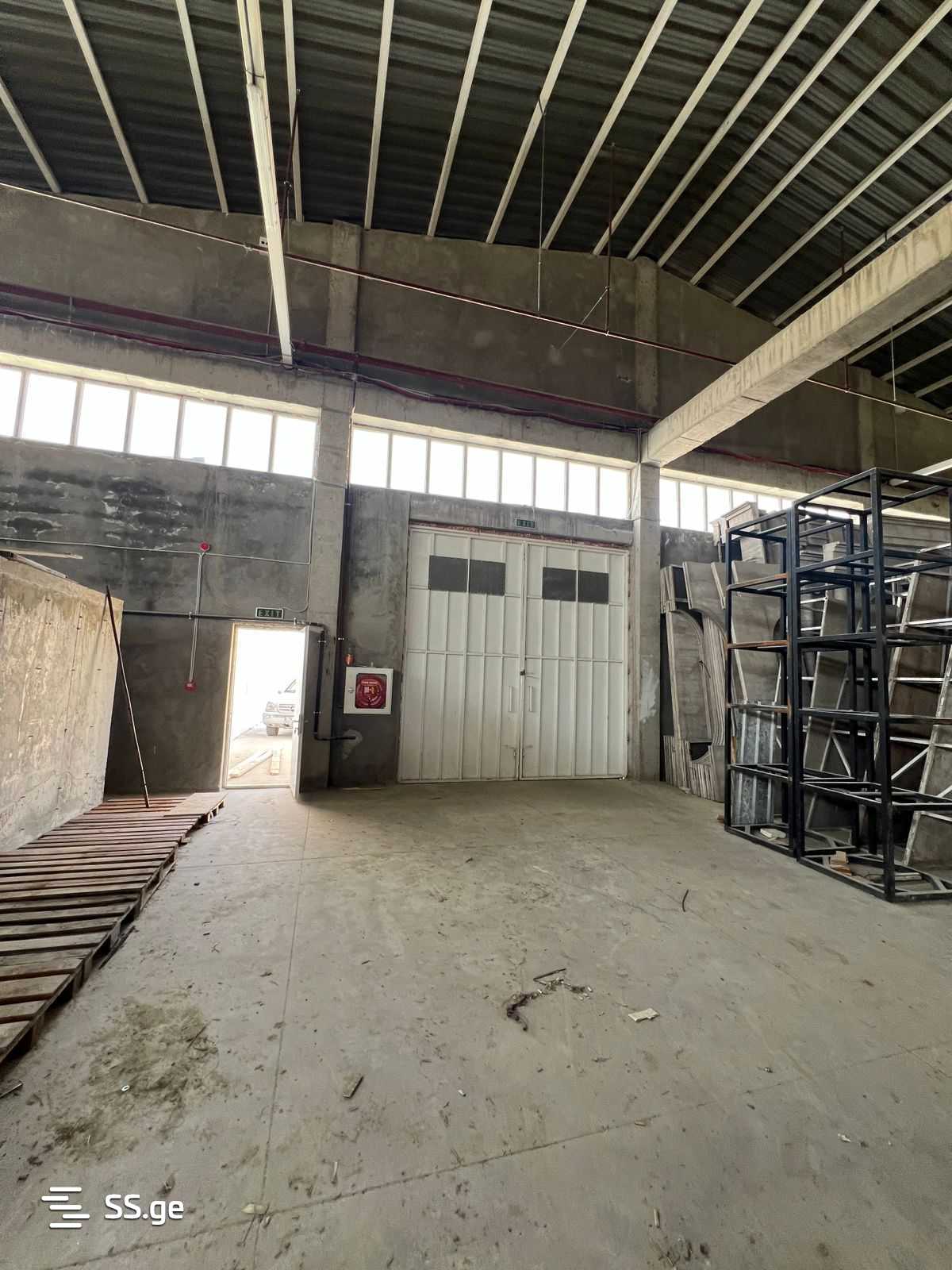Store-Industrial Property For Rent. Airport view 9