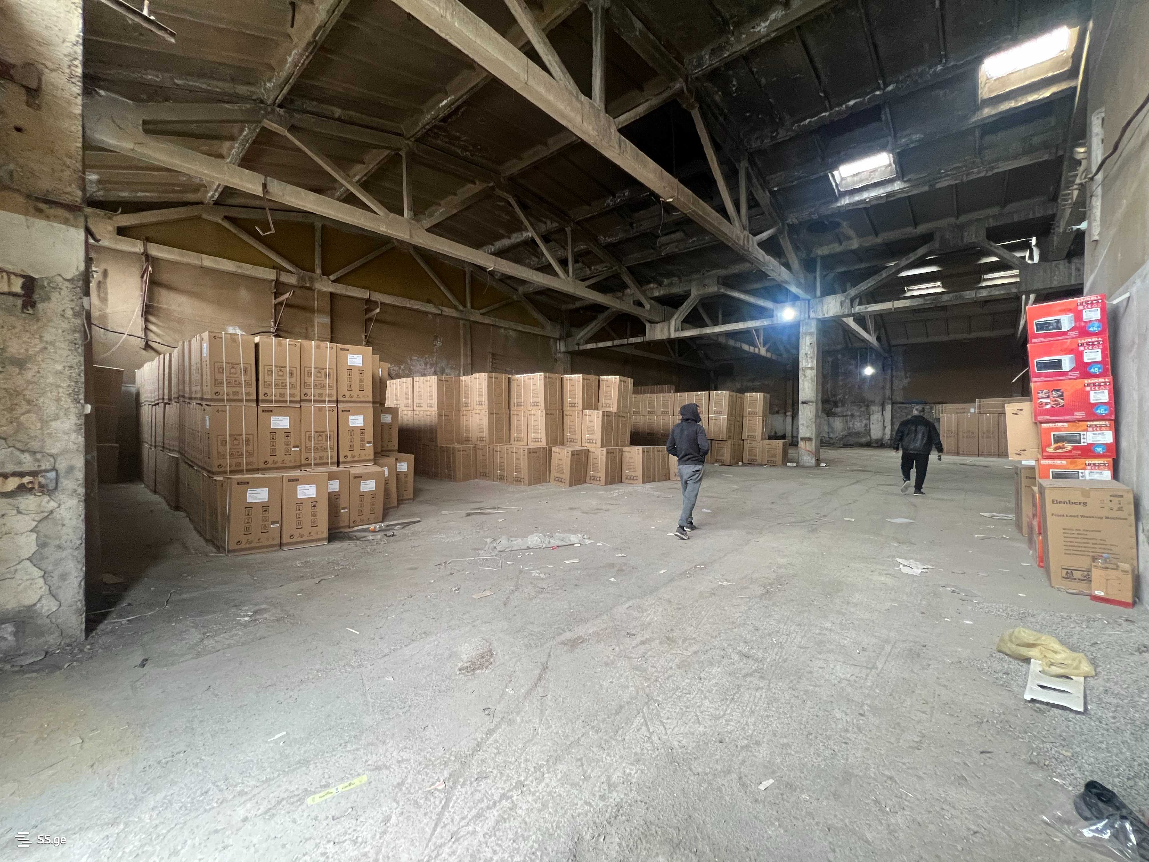 Store-Industrial Property For Rent. Lilo view 2