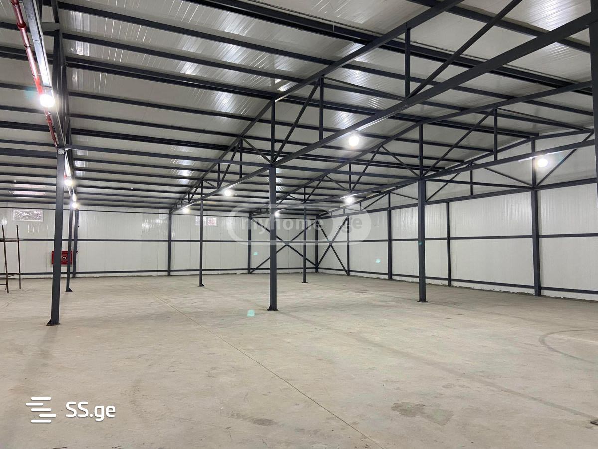 Store-Industrial Property For Rent. Lilo view 1