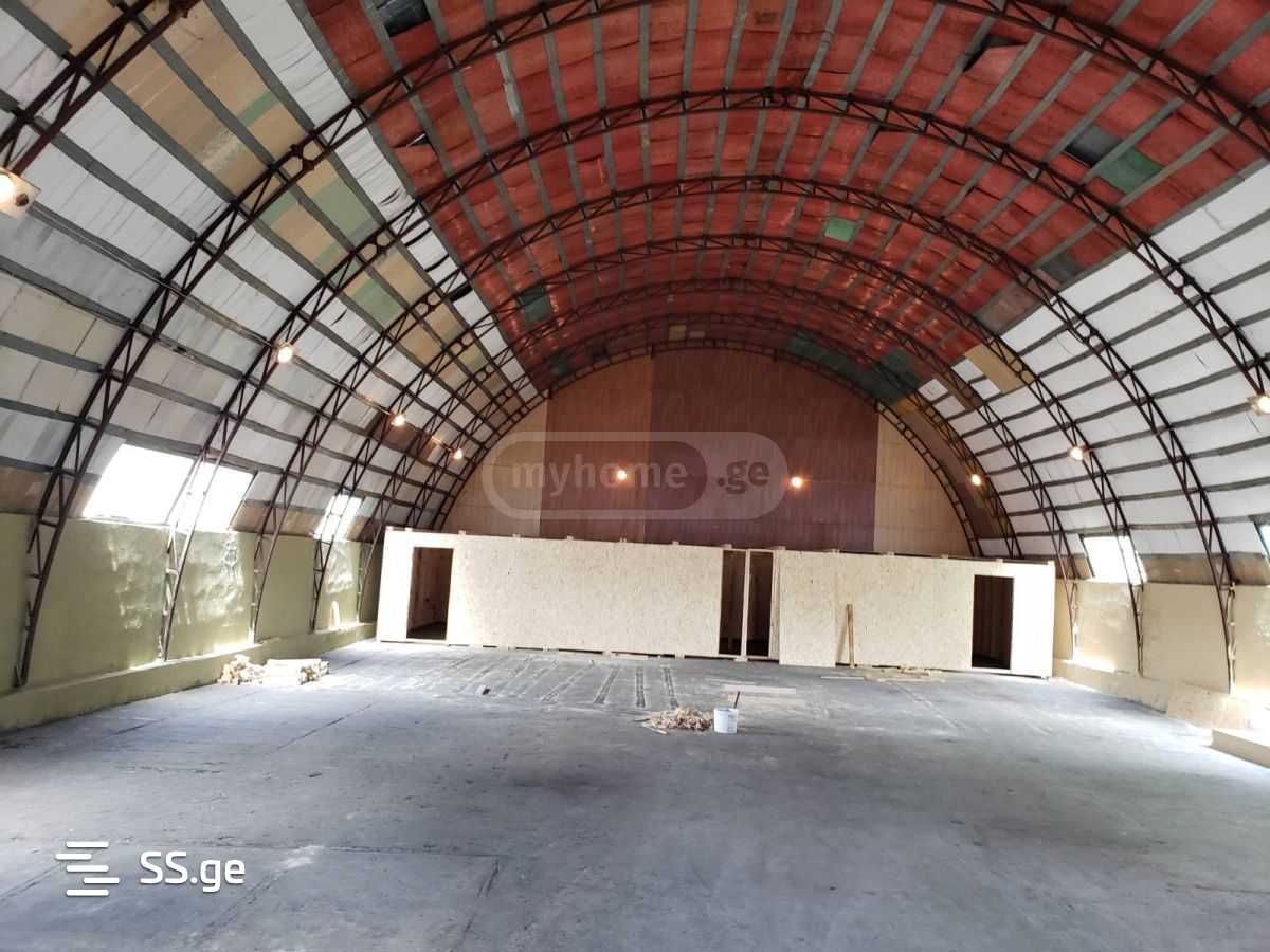 Store-Industrial Property For Rent. Afrika view 1