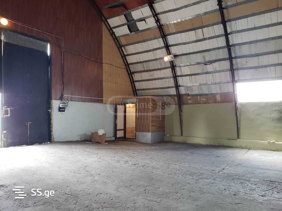 Store-Industrial Property For Rent. Afrika view 2