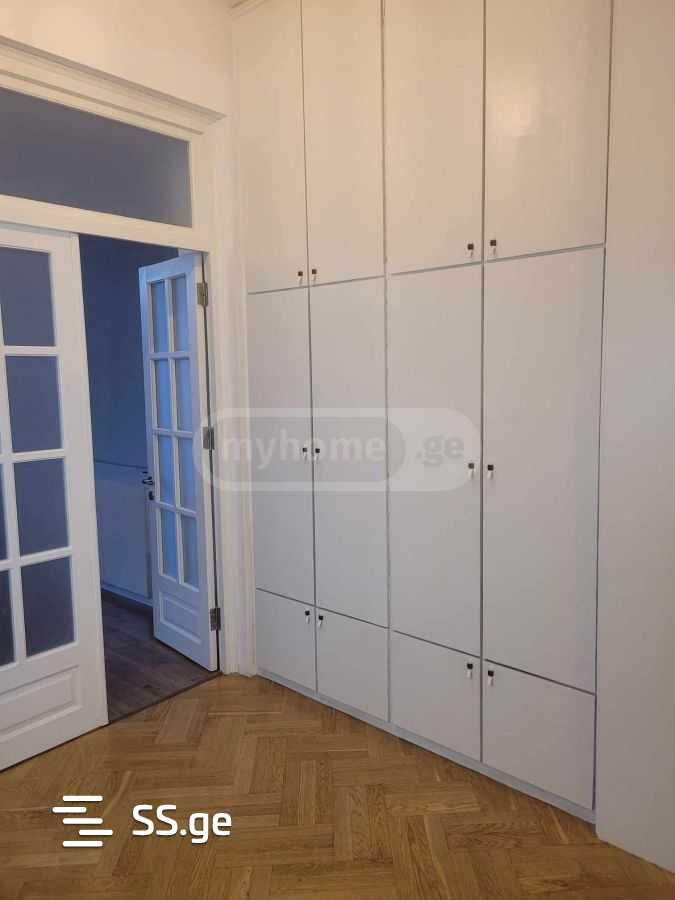 3 Room Flat Daily Rent. Vake view 9