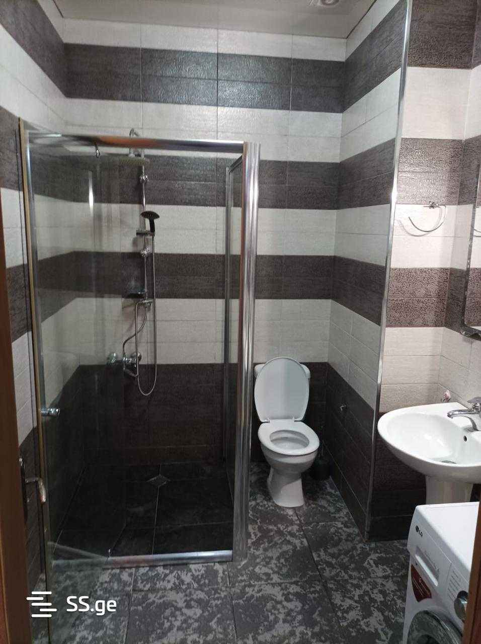 3 Room Flat For Rent. Batumi view 4