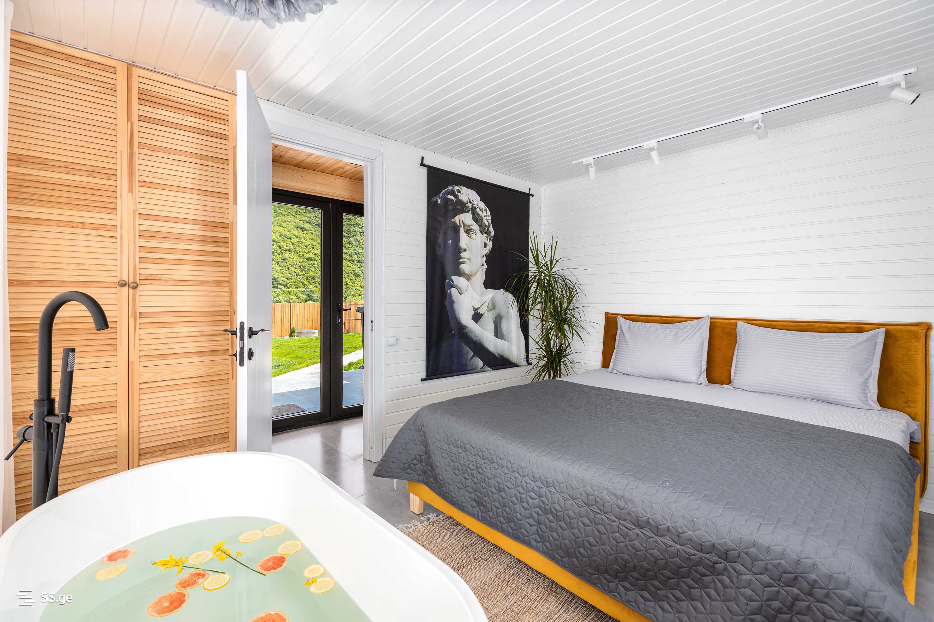 3 Room Summer Cottage Daily Rent. Mtskheta, 1 of 12