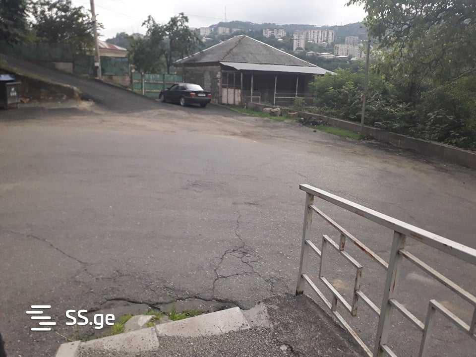 იყიდება 8-ოთახი კერძო სახლი view 1