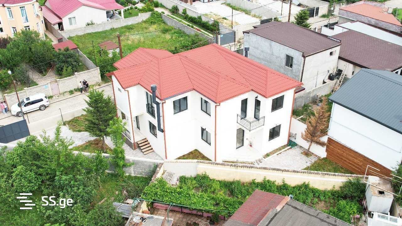8 Room Private House For Sale view 1