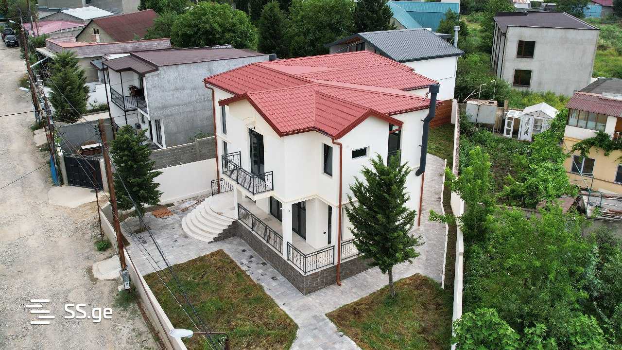 8 Room Private House For Sale view 3