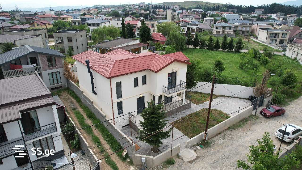 8 Room Private House For Sale view 7